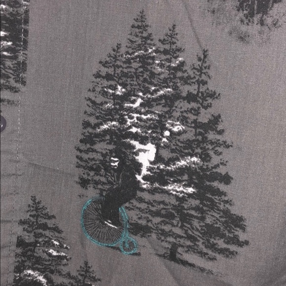 Tree & Gorilla 🦍 button up - Picture 4 of 4